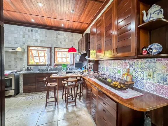 Imagem Casa à venda, 362 m² por R$ 1.990.000,00 - Albuquerque - Teresópolis/RJ