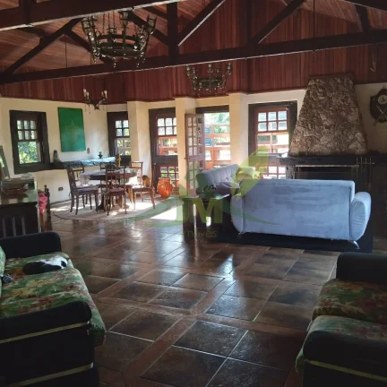 Imagem Bela Casa à Venda no Condomínio Clube da Montanha em Atibaia