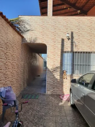Imagem Casa para Venda em Itanhaém, Vila Loty, 2 dormitórios, 1 suíte, 2 banheiros, 2 vagas