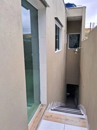 Imagem Sobrado com 2 dormitórios à venda, 145 m² por R$ 350.000,00 - Jardim Ipanema - Ferraz de Vasconcelos/SP