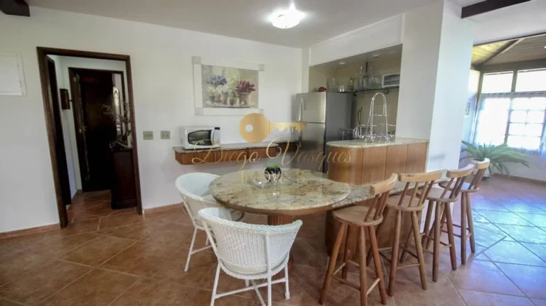 Imagem Casa em Condomínio para Venda em Teresópolis / RJ no bairro Comary