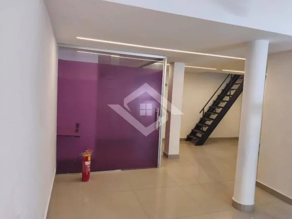 Imagem Loja Comercial de 80m² – Pronta para o Seu Negócio na Rua Aurelino Leal.