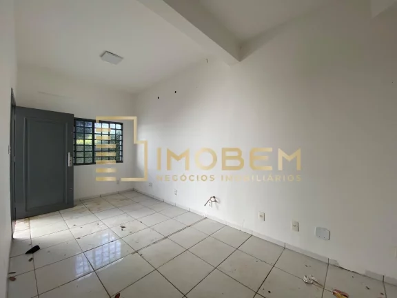 Imagem Casa Comercial de Alto Padrão para Locação em Sinop-MT - Setor Comercial 6 salas, 3 banheiros, 4 vagas de garagem 217m².