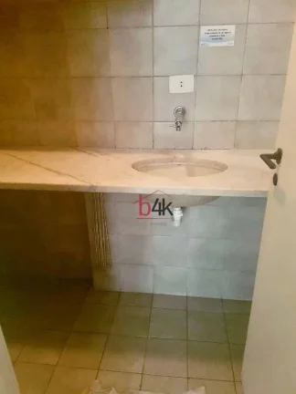 Imagem Sala comercial à venda na Berrini com 98m² de área, copa, banheiro e 2 vagas de garagem.