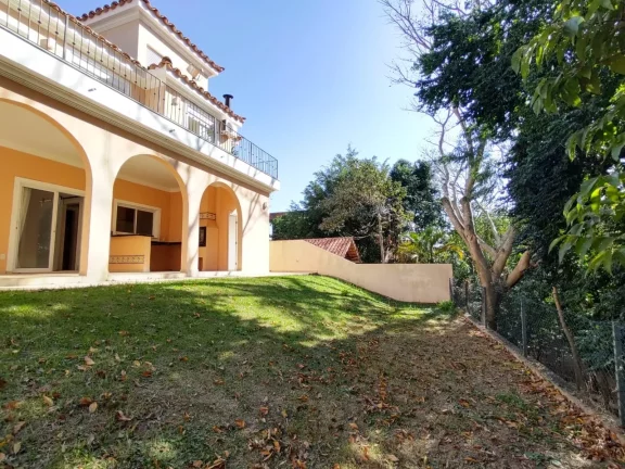 Imagem Casa em condomínio à venda em Vinhedo-SP, Condomínio Recanto dos Paturis: 3 quartos, 3 suítes, 2 salas, 4 banheiros, 4 vagas, 200 m². Imagem Casa em condomínio à venda em Vinhedo-SP, Condomínio Recanto dos Paturis: 3 quartos, 3 suítes, 2 salas, 4 banheiros, 4 vagas, 200 m².