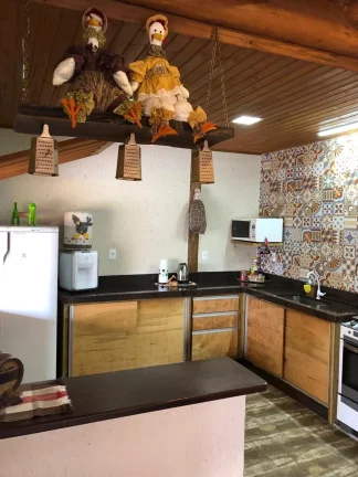 Imagem Oportunidade única: Pousada comercial à venda em Imbituba-SC, Praia do Rosa, com 6 quartos, 5 salas, 5 banheiros e 8 vagas de garagem!