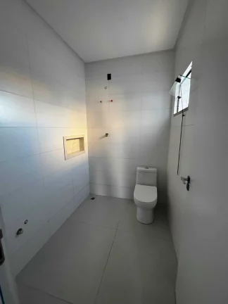 Imagem Sobrado com 3 suítes e 2 vagas de garagem no Dom Bosco em Itajaí