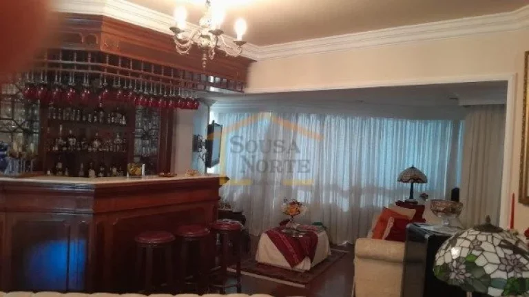 Imagem Apartamento de 300 m² (originalmente 273 m² na escritura), sendo um apartamento por andar. Possui ...