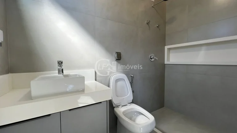 Imagem Impecável Casa em Condomínio à Venda em Alphaville Campo Grande 3, Campo Grande-MS: 3 Quartos, 3 Suítes, 3 Salas, 1 Banheiro, 4 Vagas, 180,38 m²!