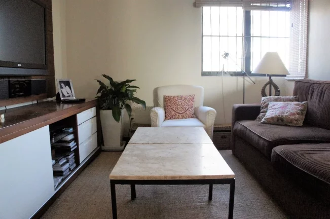 Imagem Apartamento de 191m², em andar alto. Living amplo com lareira e varanda gourmet. Possibilidade de i...