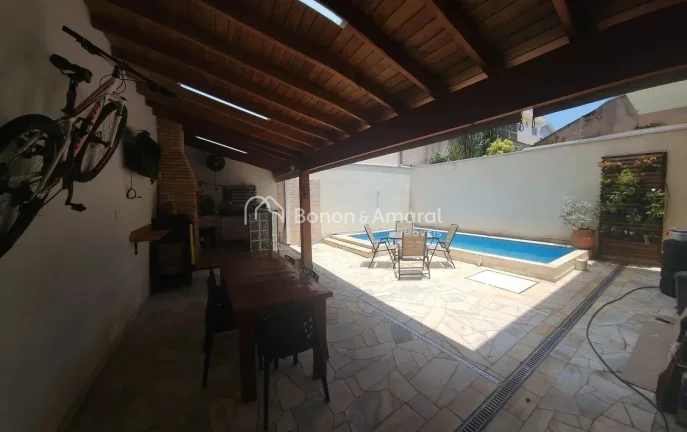 Imagem Casa incrível em condomínio fechado, com 3 quartos, sendo 2 suítes, e um ambiente perfeito para o...