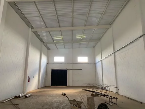 Imagem Barracão: Área do Terreno: 820,00 m² Área Construída 820 m² - Com recepção; 02 sala; 06 banh...