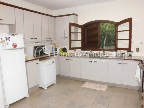Imagem Excelente imóvel, alto padrão, com sólida construção, executada com materiais de primeira linha...