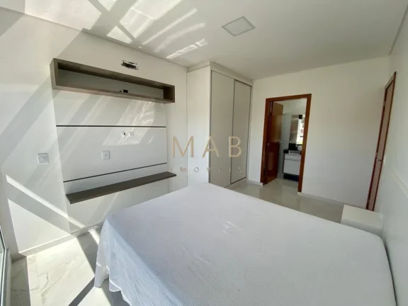 Imagem Casa de alto padrão com 300 m² privativos, localizada em condomínio na Ilha do Francês, entre as praias dos Ingleses e Moçambique, a aproximadamente 6