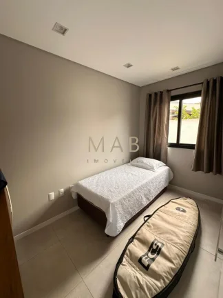 Imagem Te convido para conhecer seu mais novo lar!! Casa com 4 dormitórios sendo 1 suíte, SEMIMOBILIADA, para Venda no Bairro Rio Vermelho em Florianópolis!