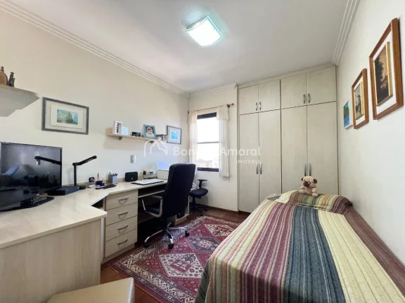 Imagem Este apartamento em andar alto oferece uma excelente distribuição com três dormitórios, sendo um...