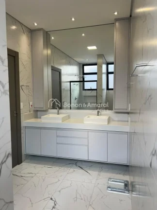 Imagem Uma casa incrível no Condomínio Alphaville Dom Pedro 2 está esperando por você! Com 4 suítes, s...