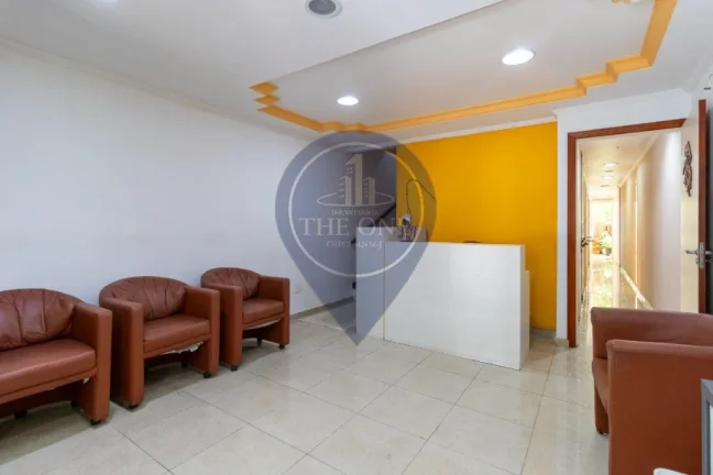 Imagem Casa de Luxo à Venda em Indianópolis, São Paulo-SP: 3 Quartos, 1 Suíte, 1 Sala, 4 Banheiros