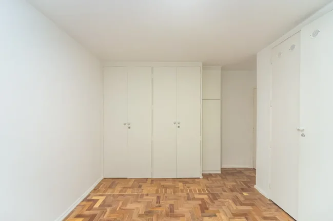 Imagem Apartamento Reformado 130M², 2Q, 1 Suíte, 2 Salas, 2 Banheiros, 1 Vaga, Portaria 24h.