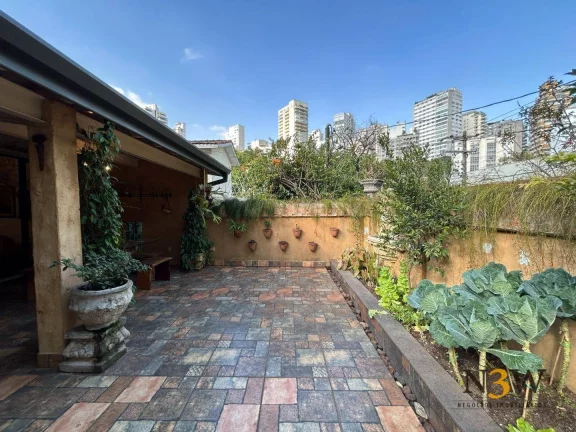 Imagem Casa à venda no Pacaembu São Paulo SP com 455m² de área construída, 5 dormitórios (4 suítes) e 6 vagas de garagem