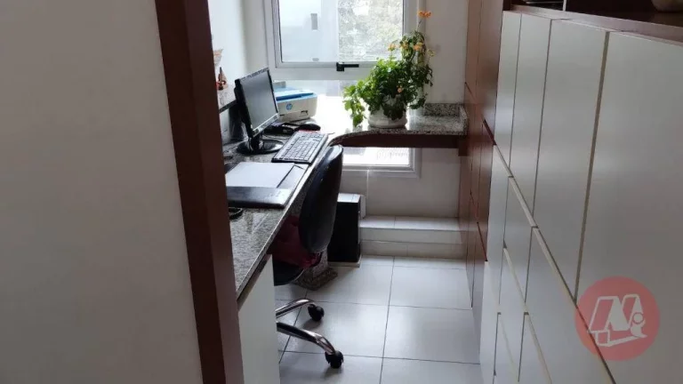 Imagem Sala comercial com 39 m² e vaga na avenida Carlos Gomes.