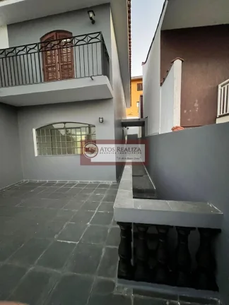 Imagem Vendo Oportunidade no em Interlagos região da cidade Dutra. Sobrado de 108m², imóvel com 2 Suítes, 1 com varanda, Cozinha ampla, Sala de estar, Sala de Jantar, Lavabo, Churrasqueira com cobertura Tetratil Zetaflex, quintal, 2 vagas de garagem cobertas com