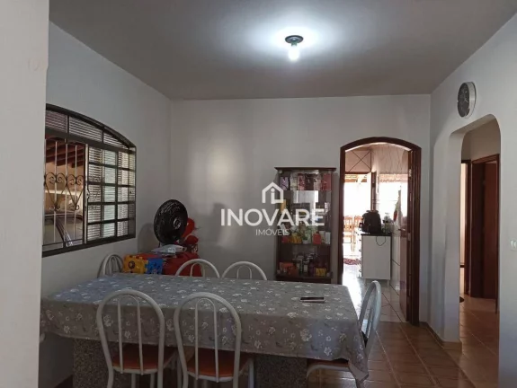 Imagem Casa com 3 dormitórios à venda, 200 m² por R$ 380.000,00 - Setor Afonso Pena - Itumbiara/GO
