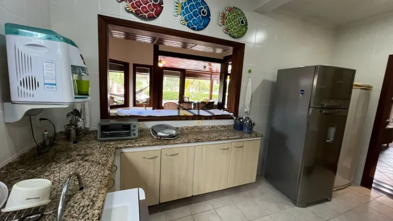 Imagem CASA EM CONDOMINIO COM 4 DORMITÓRIOS SENDO 3 SUÍTES,3 VAGAS DE GARAGEM,VARANDA GOURMET COM CHURRASQUEIRA E PISCINA.