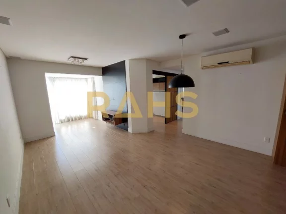 Se você está procurando um apartamento semimobiliado, espaçoso e bem localizado em Joinville, tem...