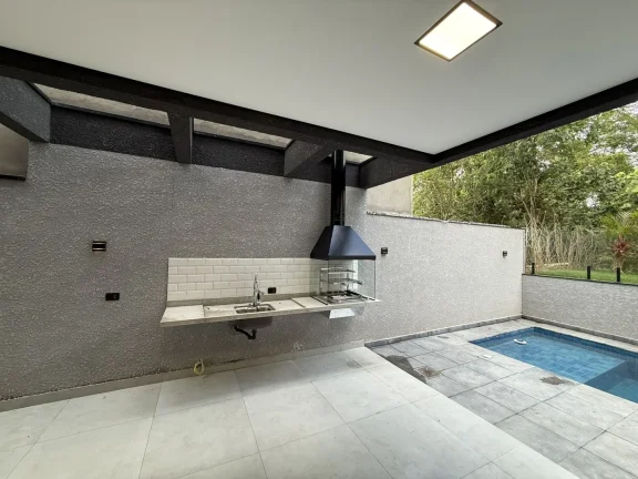 Imagem Casa á Venda no Nova Jaguarí com fundo para mata e piscina