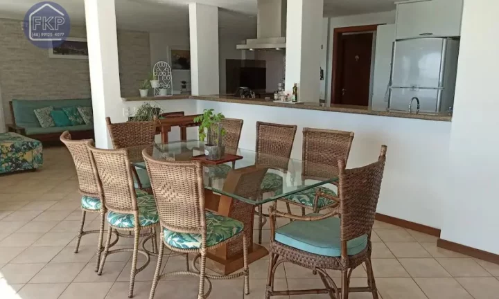 Imagem Casa com 4 dormitórios frente mar!