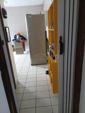 Imagem Casa com quarto, sala, cozinha, wc, quintal e garagem com 06 vagas num terreno 250m². Oportunidade ...