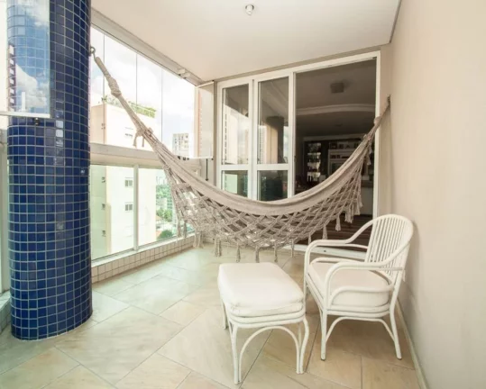 Imagem Excelente apartamento, 1 por andar com 189m², a venda em Pinheiros.