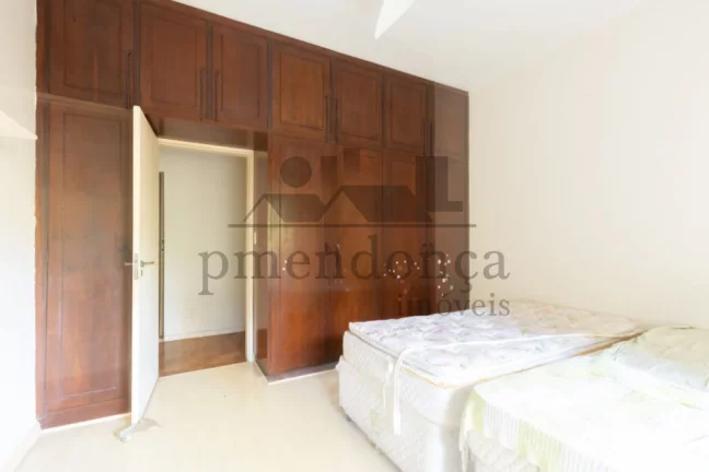 Imagem Apartamento em prédio charmoso dos anos 50 em Higienópolis, 118m²