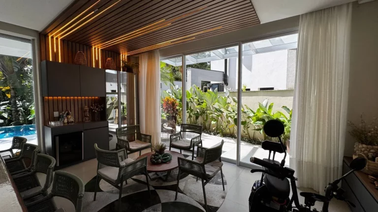 Imagem Imperdível: Casa à venda em Riviera de São Lourenço Módulo 24! 7 quartos, 7 suítes, 3 salas, 4 vagas e 500m² de área.