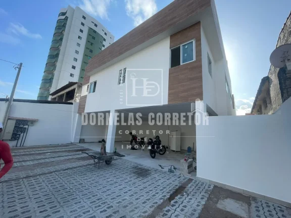 Imagem Casa com 2 Suítes na Rua do Shopping - Localização Privilegiada e Conforto Garantido!