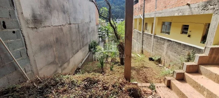 Imagem Terreno 125m² com Salão 43m², Contrato desde o loteador e porão do mesmo tamanho no Jardim Zaíra 4, Mauá-SP