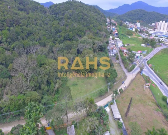 Amplo terreno frente Av. Santo Amaro (principal avenida que liga as duas cidades de Camboriú e Baln...