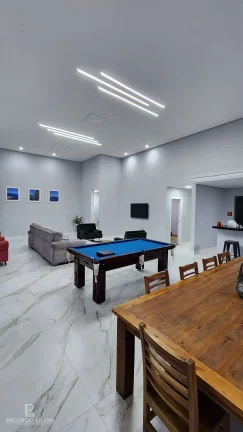 Imagem Casa de alto padrão com 4 suítes em conjunto residencial com controle de acesso