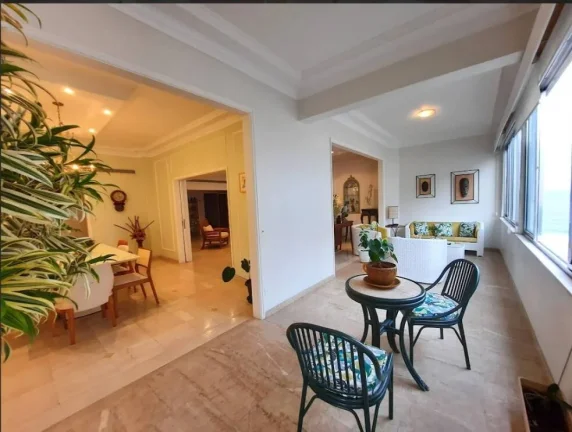 Imagem Apartamento todo reformado classe AA vista lateral mar e varanda