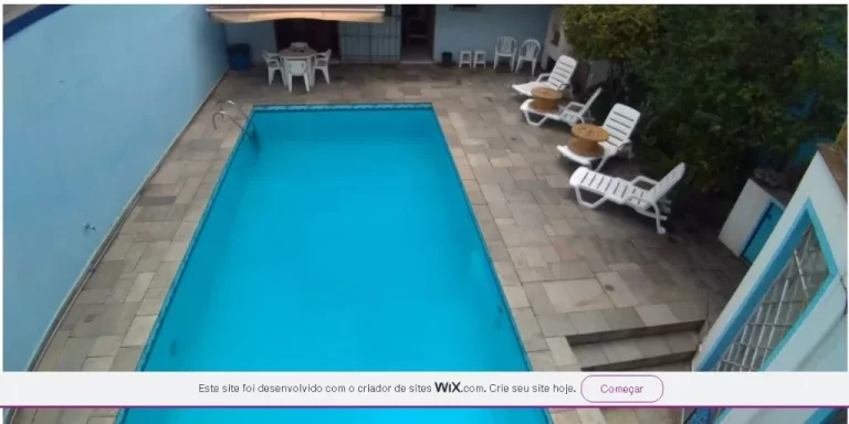 Imagem Casa de Luxo na Vila Ré: 3 Quartos, 3 Suítes, 5 Banheiros, 4 Vagas de Garagem e 426m² de Área em São Paulo-SP.