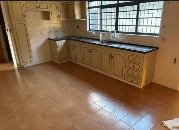 Imagem Casa Comercial para Locação em Tatuí-SP 7 Salas, 4 Banheiros, 4 Vagas, 200m² - Jardim São Paulo