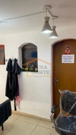 Imagem Sobrado com 4 dormitórios, sendo 3 suítes, uma delas com varanda e duas externas. Conta com banhei...