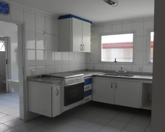 Imagem Vendo casa em condomínio fechado 3 suítes , Parque dos Príncipes