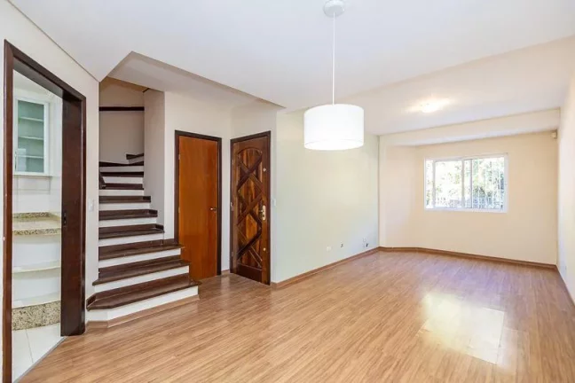Imagem Sobrado à Venda – Santo Inácio, Curitiba | 3 Quartos e 3 Vagas