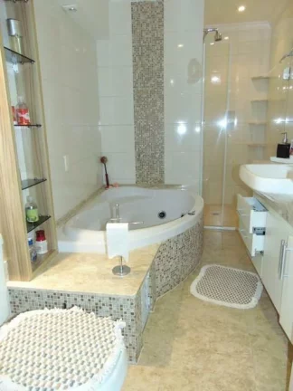 Imagem Pitangueiras,Local Nobre,70 M do Mar,1 por Andar,140 M² Úteis,Garagem,Churrasqueira,Totalmente Reformado,Top de Linha,Lindo!!!