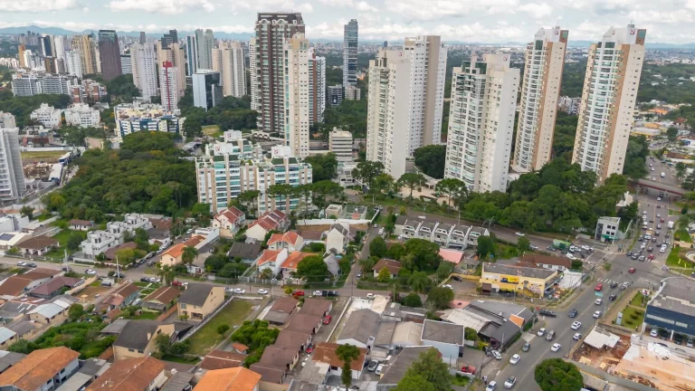 Imagem Terreno no Ecoville, com projeto para prédio em andamento.