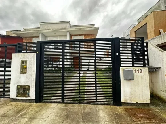 Imagem Casa com 3 dormitórios sendo 1 suíte e 2 vagas de garagem - Bairro Campeche, Florianópolis/SC