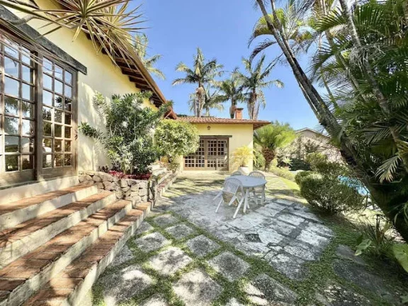 Imagem Cond. Vila Velha - Rústica, TÉRREA em 4 lotes, 5 dorm/3ste, piscina!