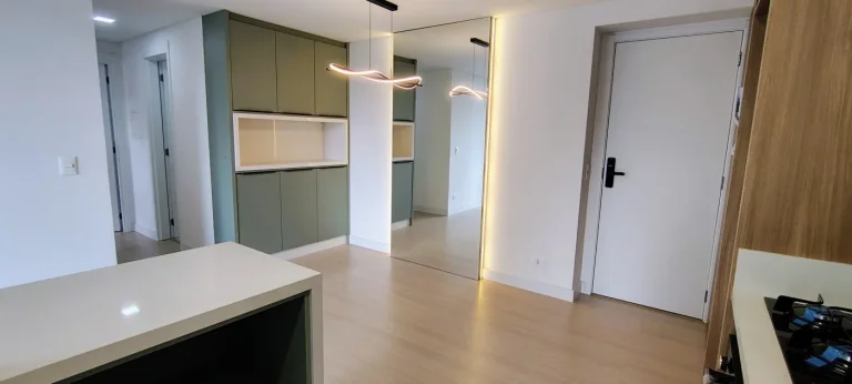 Imagem Apartamento 2 quartos, sacada com churrasqueira, Alto da XV
